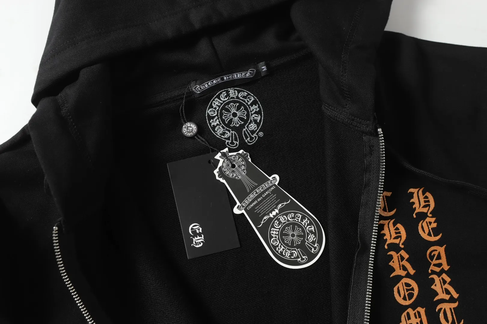 Q24—P230 -Chrome Hearts/Chrome Hearts printed zipper sweatshirt cardigan jacket -420 grams of high-density, high-quality wool, soft, delicate and skin-friendly, soft and silky to the touch, warm and skin-friendly -The hardware zipper accessories are all customized and full of details -Colour: black -Size: S M L XL